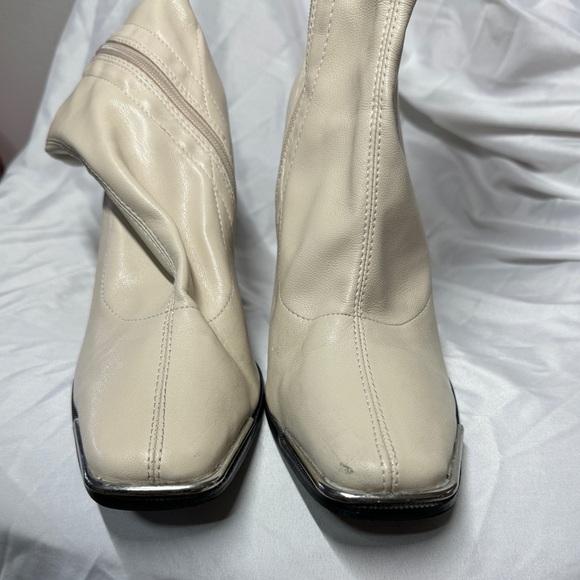 Public Desire Liberty Square Toe Heeled Bootie in Off White Size 9 - Picture 5 of 16